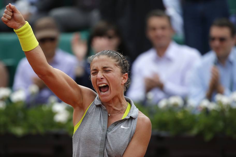 La gioia di Sara Errani, per il terzo anno consecutivo ai quarti di finale del Roland Garros, dopo aver sconfitto la serba Jelena Jankovic 7-6 6-2. LaPresse